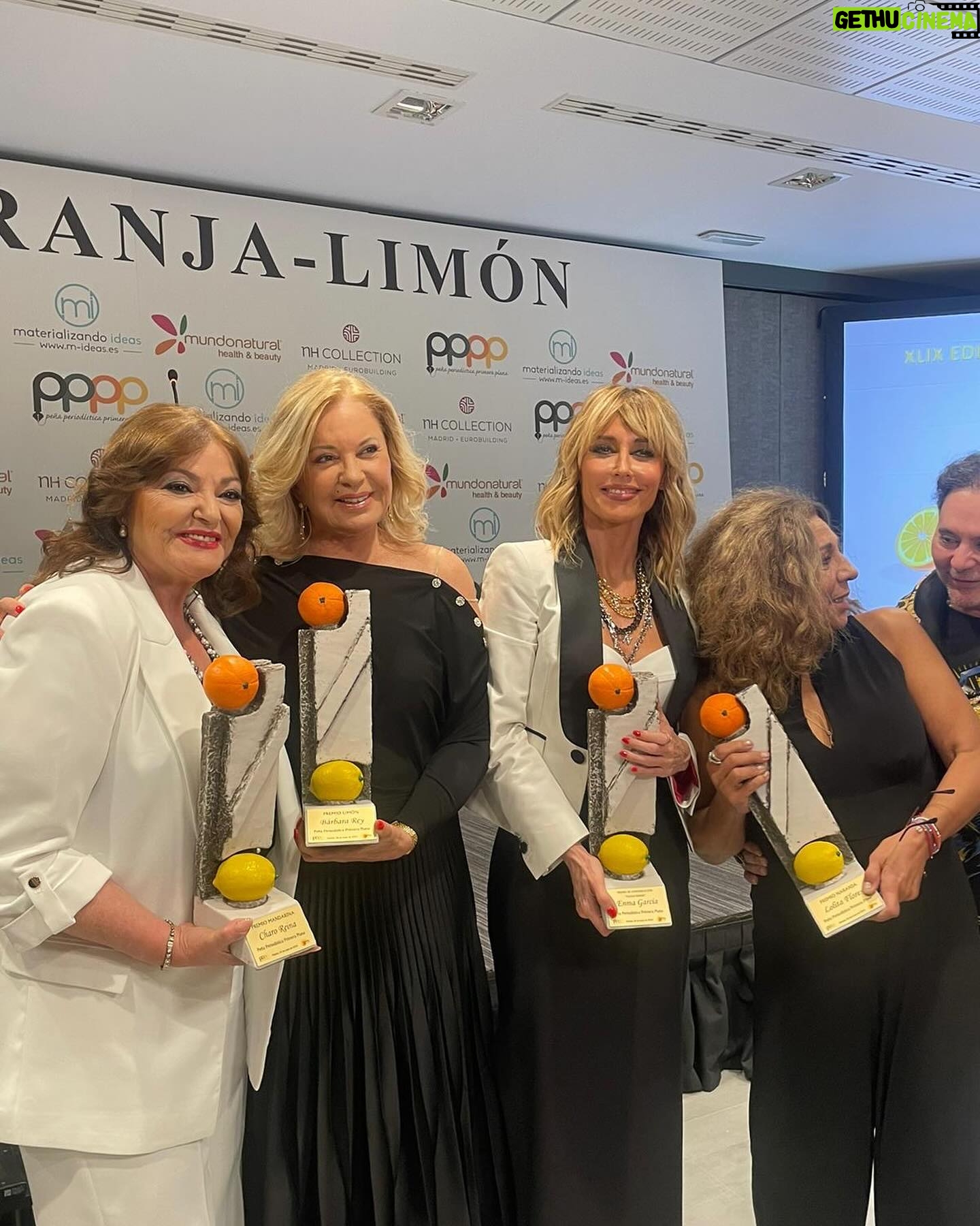 Emma García Instagram - Querid@s compañer@s de @ppprimeraplana ,qué feliz me hicisteis ayer al entregarme el Premio de Comunicación Hugo Ferrer. Me hace especial ilusión viniendo de vosotr@s que amáis esta profesión tanto como yo. ¡¡¡Muchísimas gracias por vuestro cariño y muchas felicidades al resto de los premiados!!!❤️ @ppprimeraplana #PremioComunicaciónHugoFerrer #FelizTarde