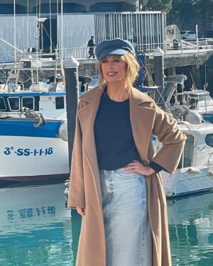 Emma García Instagram - Gracias a todo el equipazo de @holacom por este maravilloso reportaje en mi tierra, en Donostia. Fue un placer compartir un día tan bonito y soleado. Nos faltaron los pintxos… la próxima…💙💙

#FelizMartes #QueHoyPaseUnPocoDeTodo #PeroDeLoQueTeHaceFeliz #SeguimosEnLaRed
