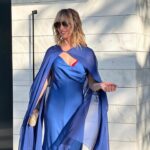 Emma García Instagram - Mi querida @nabelmartins no me puede gustar más este precioso vestido y su capa. Pura elegancia. ¡¡¡Muchas gracias!!! 💙💙💙 #PreciosoVestido #NocheDeViernes #Disfrute #FelizNoche