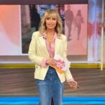 Emma García Instagram - Hasta el viernes que viene que en @fiestatelecinco hacemos triplete 🥰 ▫️Look : -Joyas @argiajewels -Falda, camisa y blazer @clndstno1 Estilista @pepa.carmona Sastra @modabelenmadrid Peluquería @alba.arance Maquillaje @arquimedesllorens_maquillador #BuenaSemana #FelizNoche @unicorntves @telecincoes @mediasetcom