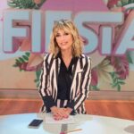Emma García Instagram – Micro en mano… muchas cosas que contaros… 
Os esperamos en @fiestatelecinco a las 16h
😘😘😘

Look : 
▫️Joyas @argiajewels 
▫️Traje @dsquared2 

Estilista @pepa.carmona 
Sastra @modabelenmadrid 
Peluquería @alba.arance 
Maquillaje @carmenmaquillaje 

#TeAcompañamos  #Fiesta  #FinesDeSemanaContigo #SeguimosEnLaRed  @unicorntves @telecincoes @mediasetcom