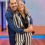 Emma García Instagram – Micro en mano… muchas cosas que contaros… 
Os esperamos en @fiestatelecinco a las 16h
😘😘😘

Look : 
▫️Joyas @argiajewels 
▫️Traje @dsquared2 

Estilista @pepa.carmona 
Sastra @modabelenmadrid 
Peluquería @alba.arance 
Maquillaje @carmenmaquillaje 

#TeAcompañamos  #Fiesta  #FinesDeSemanaContigo #SeguimosEnLaRed  @unicorntves @telecincoes @mediasetcom