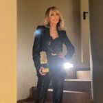 Emma García Instagram - Muchísimas gracias mi querida @lucreciaagua_ por la maravillosa velada que hemos disfrutado en Barcelona y por este precioso “Premio Alegría” que tiene tu esencia. Eres mágica. Regreso emocionada y agradecida. Abrazo inmenso 💖 @premiosalegriadevivir