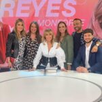 Emma García Instagram - ¡¡¡De Fiesta en Fiesta!!!🥳 Look : ▫️Joyas @argiajewels ▫️Camisa @jacquemus ▫️Cinturón @massimodutti Estilista @pepa.carmona Sastra @modabelenmadrid Maquillaje @carmenmaquillaje Peluquería @alba.arance #FelizDomingo #NosVamosDeFiesta #ALasCuatro @unicorntves @telecincoes @mediasetcom