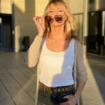 Emma García Instagram - Una que se va😉… nos vemos el próximo sábado. Abrazo fuerte ❤️ Look : ◽️Joyas @argiajewels ◽️Traje @42gradoslatitudnorte Estilista @pepa.carmona Sastra @modabelenmadrid Peluquería @alba.arance Maquillaje @carmenmaquillaje #FinesDeSemanaContigo @unicorntves @telecincoes @mediasetcom
