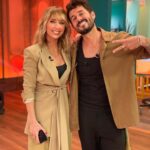 Emma García Instagram - Una que se va😉… nos vemos el próximo sábado. Abrazo fuerte ❤️ Look : ◽️Joyas @argiajewels ◽️Traje @42gradoslatitudnorte Estilista @pepa.carmona Sastra @modabelenmadrid Peluquería @alba.arance Maquillaje @carmenmaquillaje #FinesDeSemanaContigo @unicorntves @telecincoes @mediasetcom