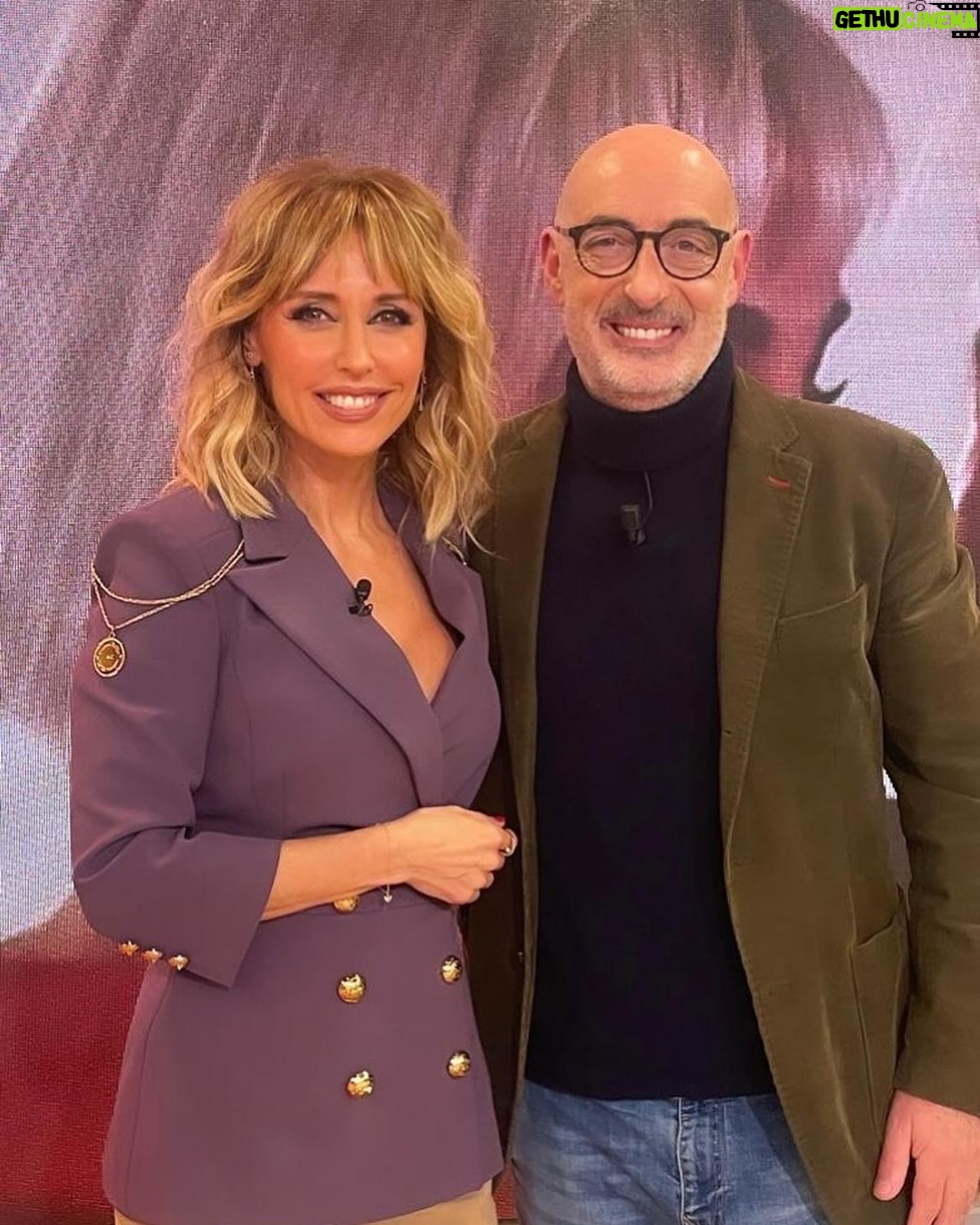 Emma García Instagram - Reencuentros bonitos y cariño que perdura en el tiempo, mi Felisuco @felixalvarezpa ¡¡¡Siempre es una alegría verte!!! A disfrutar con tu banda “Poca Broma” que “No hay mal que 100 años dure”❤️ #Reencuentros #Amistad #Cariño #PorSiempre #SeguimosEnLaRed #FelizLunes