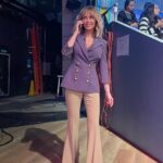 Emma García Instagram - ¡¡¡Gracias!!! ¡¡¡Hasta el próximo fin de semana!!! 💜💜💜 Look: ▫️Joyas @argiajewels ▫️Blazer @clndstno1 Estilista @pepa.carmona Sastra @modabelenmadrid Maquillaje @arquimedesllorens_maquillador Peluquería @alba.arance #BuenaSemana #BuenasNoches #SeguimosEnLaRed
