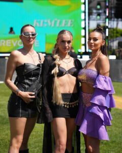 Emma Keitmann Instagram - On prend les mêmes et on recommence, 3 ans de @revolve festival! J’en reviens pas comme le temps passe vite 📸⏳🎵💜 Invitation #revolvefestival @masinfluenceragency
