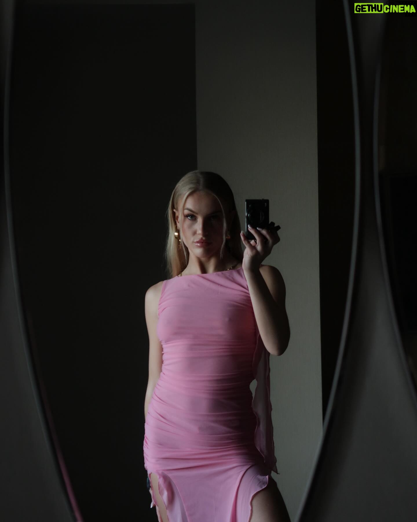Emma Keitmann Instagram - Pink dress, I feel like a Barbie 🩷