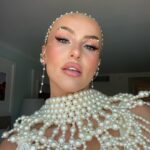 Emma Keitmann Instagram - Coachella 2024 baby 🤍🌴 3ème année pour moi et voici mon 1er look cette année tout en perles #coachella2024 #coachella #coachellaoutfit