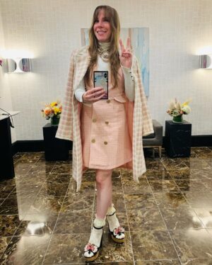Emma Myles Instagram - When the world is pulling apart from every seam it’s a welcomed bright light to see that there are people out there dedicating themselves wholeheartedly to saving people’s lives. Thank you @bcrfcure for everything you do to solidify a more hopeful future. I’m honored to be in your presence. Scroll for accidental curtain bangs, potential for a girl group, and the best styling I’ve ever given myself. 
📸 @gettyimages