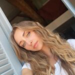 Emma Smet Instagram - 💙🤍❤️