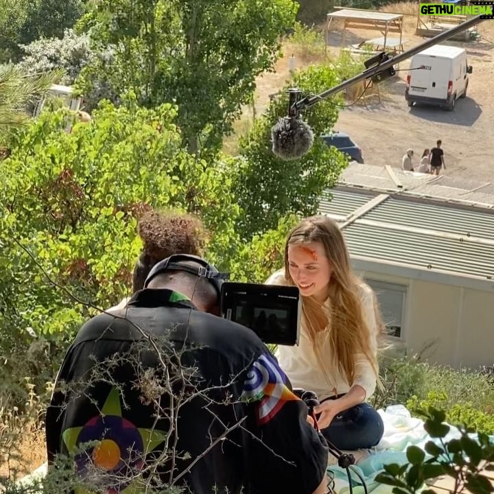 Emma Smet Instagram - 𝔏𝔢𝔰 𝔖𝔢𝔤𝔭𝔞, 🎬 Folle aventure avec une équipe incroyable, merci à tous pour ces moments que j’oublierais jamais, je me suis tellement amusée en interprétant le rôle de Claire, des fous rires jusqu’aux larmes pour le dernier jour de tournage, restera gravé pour toujours. ♥️ merci encore, un gros bisous à l’équipe technique, catering, maquillage, coiffure, réals @hakimbougheraba @aliboogistyle et à mes partenaires de jeux @ichem_bougheraba @charly_nyobe @kaderbueno @arrilesamrani @inesbklf @_anthonypinheiro_ @walid_ben_amar @lahcene_potter @alicia_tadrist Ps: toujours au cinéma 😉
