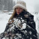 Emma Smet Instagram - 🤍 (Une descente en luge vreuuuument)