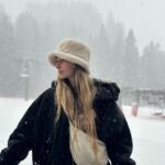 Emma Smet Instagram - 🤍 (Une descente en luge vreuuuument)