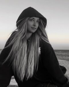 Emma Smet Instagram - 🐚