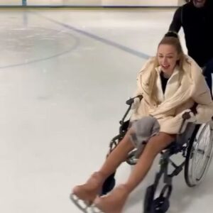 Emma Smet Instagram - 𝓛𝓮𝓼 𝓢𝓮𝓰𝓹𝓪 𝓪𝓾 𝓼𝓴𝓲 ⛷️ maintenant au cinéma!!! J’espère que vous allez rire autant que nous pendant le tournage. Fous rires, bonne ambiance, froid haha ❄️ c’était une belle aventure pour le 2ème volet. Merci à cette équipe de dingue (déco, machino, hmc, cantine et prod) des bisous à vous tous 😄🫶🏼