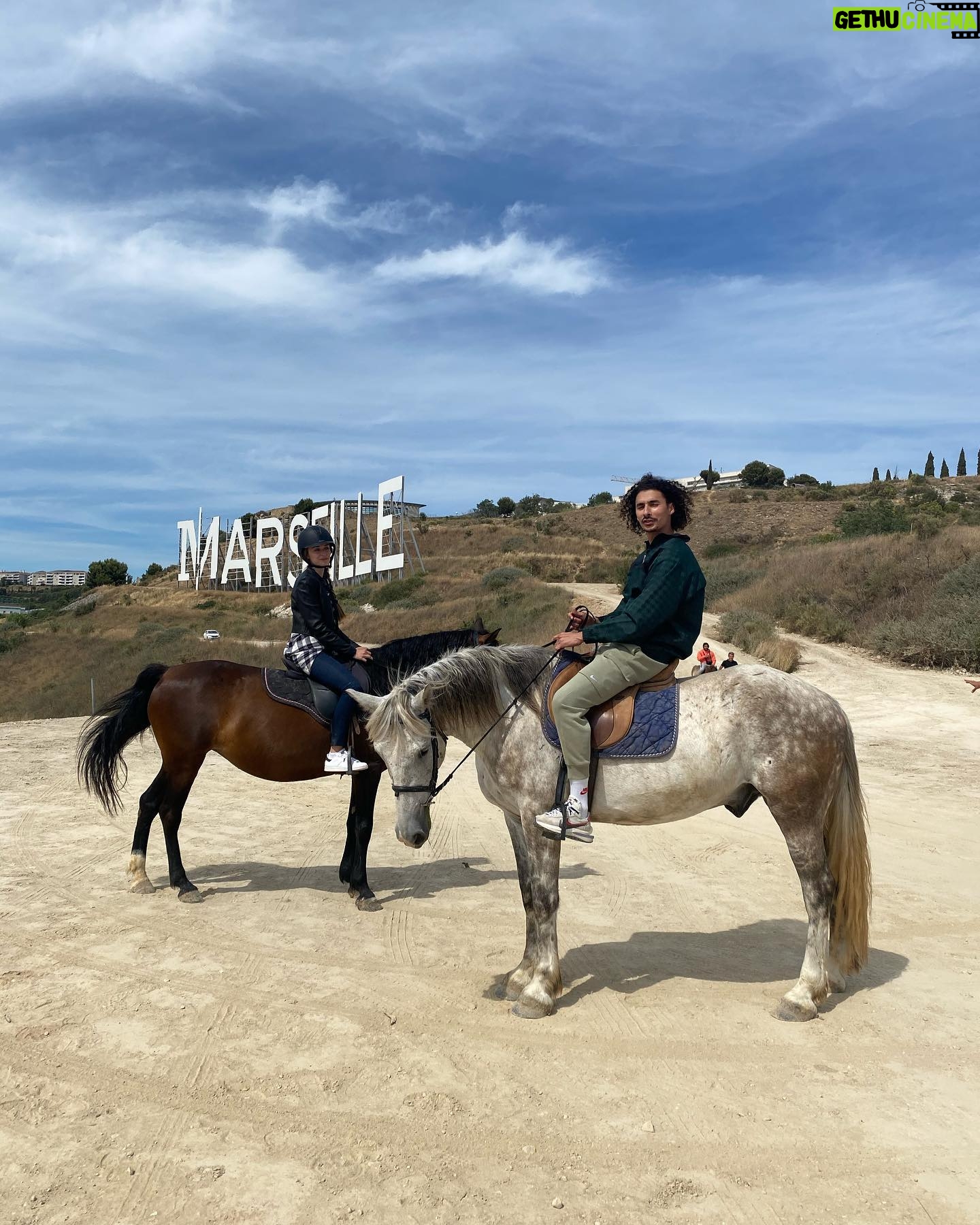 Emma Smet Instagram - 𝔏𝔢𝔰 𝔖𝔢𝔤𝔭𝔞, 🎬 Folle aventure avec une équipe incroyable, merci à tous pour ces moments que j’oublierais jamais, je me suis tellement amusée en interprétant le rôle de Claire, des fous rires jusqu’aux larmes pour le dernier jour de tournage, restera gravé pour toujours. ♥️ merci encore, un gros bisous à l’équipe technique, catering, maquillage, coiffure, réals @hakimbougheraba @aliboogistyle et à mes partenaires de jeux @ichem_bougheraba @charly_nyobe @kaderbueno @arrilesamrani @inesbklf @_anthonypinheiro_ @walid_ben_amar @lahcene_potter @alicia_tadrist Ps: toujours au cinéma 😉