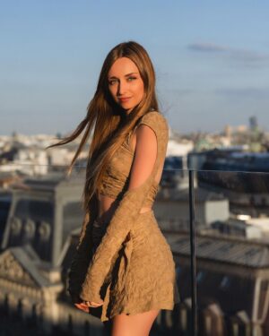Emma Smet Instagram - Magnifique soirée rooftop parisien à l’occasion de #LaSceneFrenchTouch des @galerieslafayette 💃🏼
Bravo à tous 👏🏻

📸 @jeanpicon