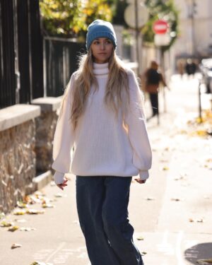 Emma Smet Instagram - En mode Noël 🎄

#falconeri #superiorcashmere @falconeriofficial