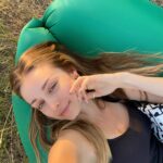 Emma Smet Instagram - En vacances ✌🏼
