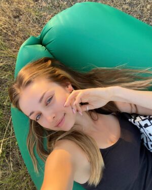 Emma Smet Instagram - En vacances ✌🏼
