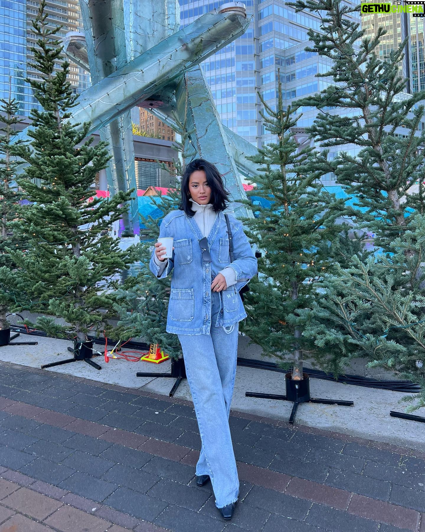 Emmalyn Estrada - 3 Likes - Thank you for having us @vanchristmas @kipling.media 🎄