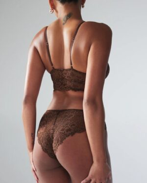 Emmalyn Estrada Instagram - This is 31 ✨ catch me and my bum out on @savagexfenty 🫢🫶
