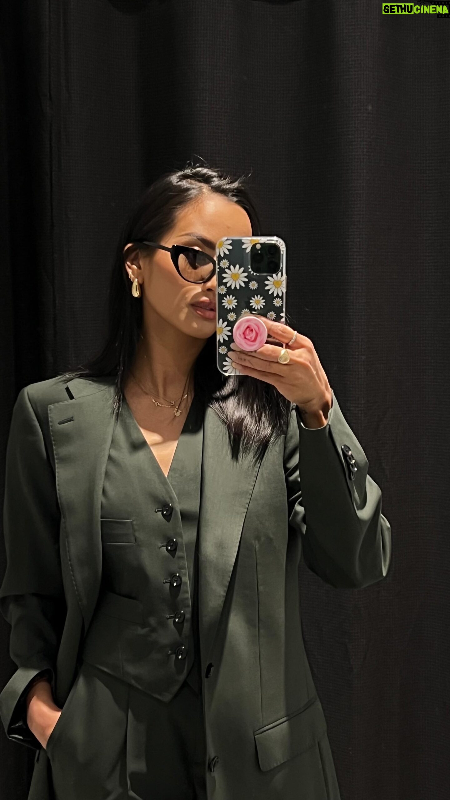 Emmalyn Estrada - 438 Likes - In LOVE with my custom suit from @indochino 💚💚
overall, it was an easy process and the staff were very lovely to work with! Now I have this gorgeous suit forever 🥰