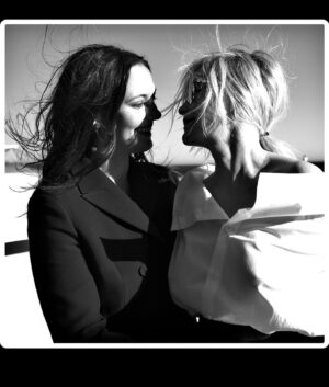 Emmanuelle Béart Instagram - @festivaldecannes  her First movie as a producer @auteuilnelly  with @hugogelin  #le fil  so fucking proud !! 📸 @gillesportedop 🤍