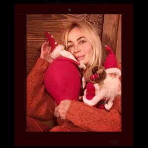 Emmanuelle Béart Instagram - #merrychristmas🎄  je vous souhaite un doux noël ... 🎄🙏🏻#buennatale