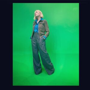 Emmanuelle Béart Instagram - Dernier jour de promotion 🙏🏻 et puis retour à la vie ... @jonathan_huguet  #tods  @tods  #dior ... #greenday 🍀 on my Way back to Life !!!