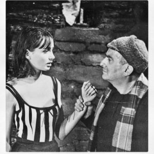 Emmanuelle Béart Instagram - Ma maman !! #genevièvegaléa Dans le film « la vendetta » elle joue la fille the louis de Funès ... my mother !! 🌈Playing louis de Funes’s daughter ... #repost @suivezlefil she didn’t want to be an actress and hère i am !!!😀