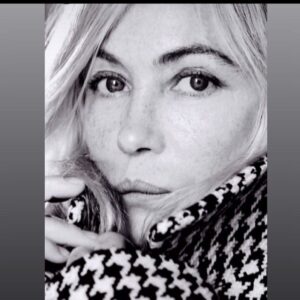 Emmanuelle Béart Instagram - @carolebellaiche 📸 @amiparis 🧥 .. @coteparis_ #magazine make up @brigitte.hymans
