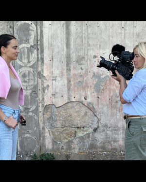 Emmanuelle Béart Instagram - #secretproject 🎥 #documentary  co réalisation avec @mikova.anastasia … @hautetcourtdoc 2 femmes, un film, des milliers d’histoires …co production @bienvenueproduction