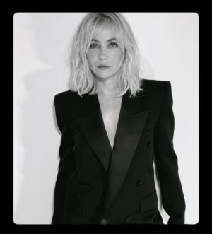 Emmanuelle Béart Instagram - @rudymarmet  @christinalutzmakeup  @ysl  @anthonyvaccarello  @jonathan_huguet  @marie_soares  @orbis.media 📸 @rudymarmet préparation peau @sophie_carbonari