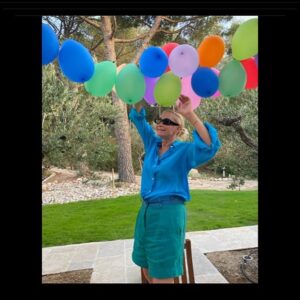 Emmanuelle Béart Instagram - 🎂et la vie va va va ... and Life goes goes goes .....