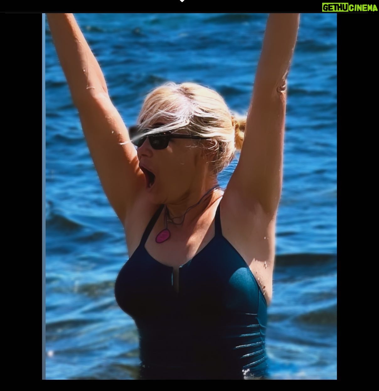 Emmanuelle Béart - 3.9K Likes - Bye bye summer Time 💫🏄🏼♂️🚣🏾♂️🐠