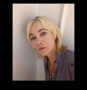 Emmanuelle Béart Instagram - Tout couper … cut everything …. Semaine off … vacances scolaires 🍀🤍🍀