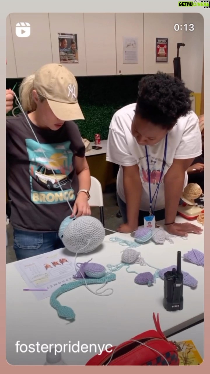 Emme Rylan Instagram - It is pure joy teaching crochet with @fosterpridenyc and @safeplaceforyouth! โค๏ธ Please check out these amazing organizations that are changing the lives of so many young people! โ โ๐๐ผ๐๐๐ฒ๐ฟ ๐ฃ๐ฟ๐ถ๐ฑ๐ฒ empowers children and teens in foster care to develop their talents, build self-esteem and reach their potential through mentoring relationships and the arts. Each year Foster Pride offers programs to approximately 400 children and teens in foster care throughout New York and Los Angeles.โ โ โThe goal of our program at ๐ฆ๐ฎ๐ณ๐ฒ ๐ฃ๐น๐ฎ๐ฐ๐ฒ ๐๐ผ๐ฟ ๐ฌ๐ผ๐๐๐ต is to provide critical resources and empower young people to take control of their lives, supported by trauma-informed care, harm reduction, and positive youth development strategies in a safe, non-judgmental environment. โ โ #๐ง๐๐๐ง๐๐ข Foster Prideโs Handmade program officially launched in Los Angeles this year with our partner S.P.Y @safeplaceforyouth. Itโs been a wonderful, collaborative, creative joy to be working with these special and talented individuals. Taught by Foster Prideโs amazing teacher @emmerylan, in just a few weeks, these non-crocheters have become seasoned experts! Stay tuned to see what we make next! ๐๐งถ๐คฉ โ Please comment below and let us know what you think! โ #fosterpride @fosterpride #safeplaceforyouth #handmade #crochet #crocheting #nonprofit #nonprofitorganization #youtharts #atriskyouth #underserved #makingadifference #fostercare #shelter #housing #empowerment #confidence #teambuilding