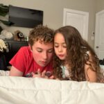 Emme Rylan Instagram - Snuck this pic while they were playing a game. 😍#bigbrother #littlesister