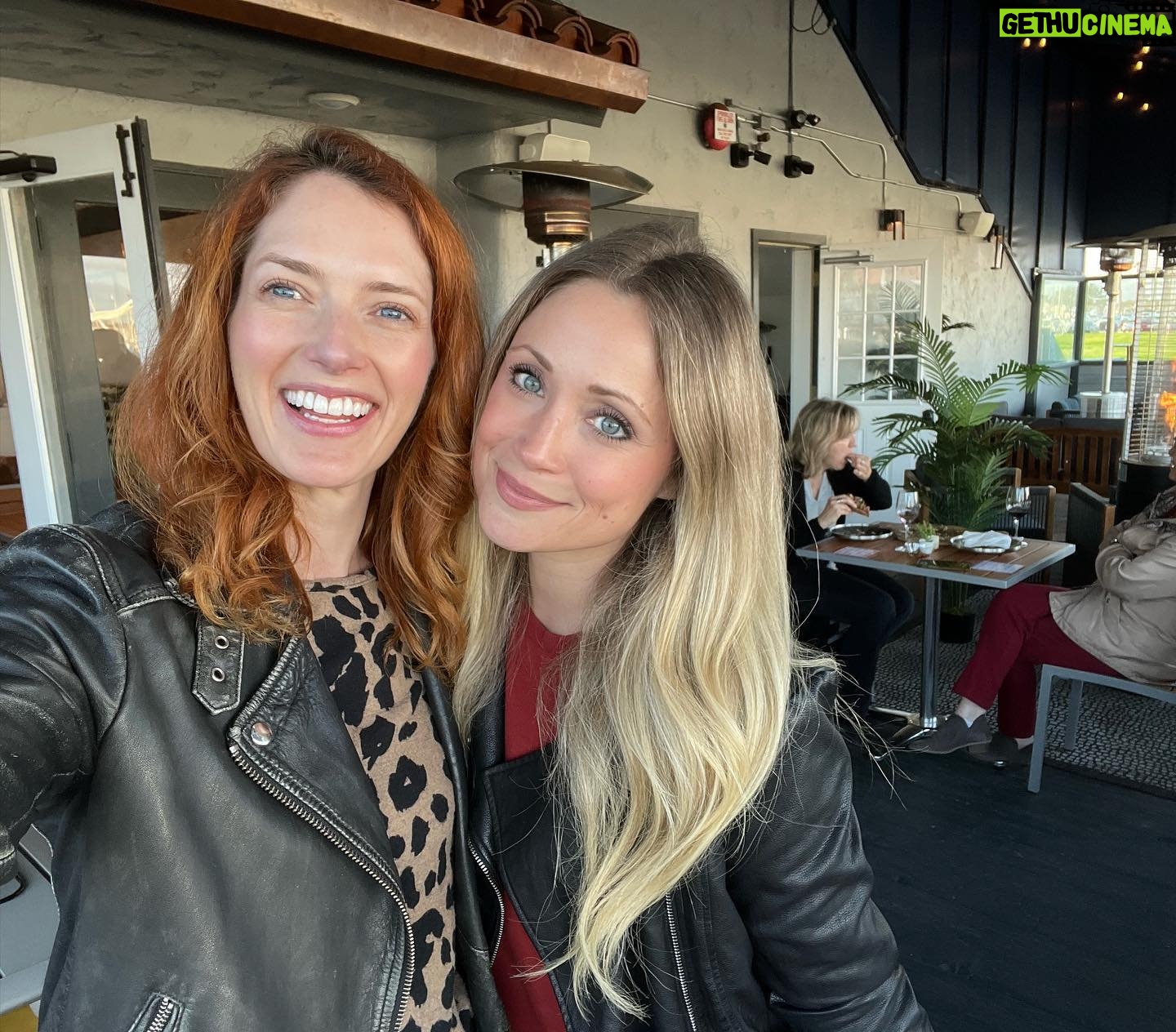 Emme Rylan Instagram - Such a fun night at @deepseawineventura with my girl @sallyconwayactorlife! #venturaharbor #winetasting #wine
