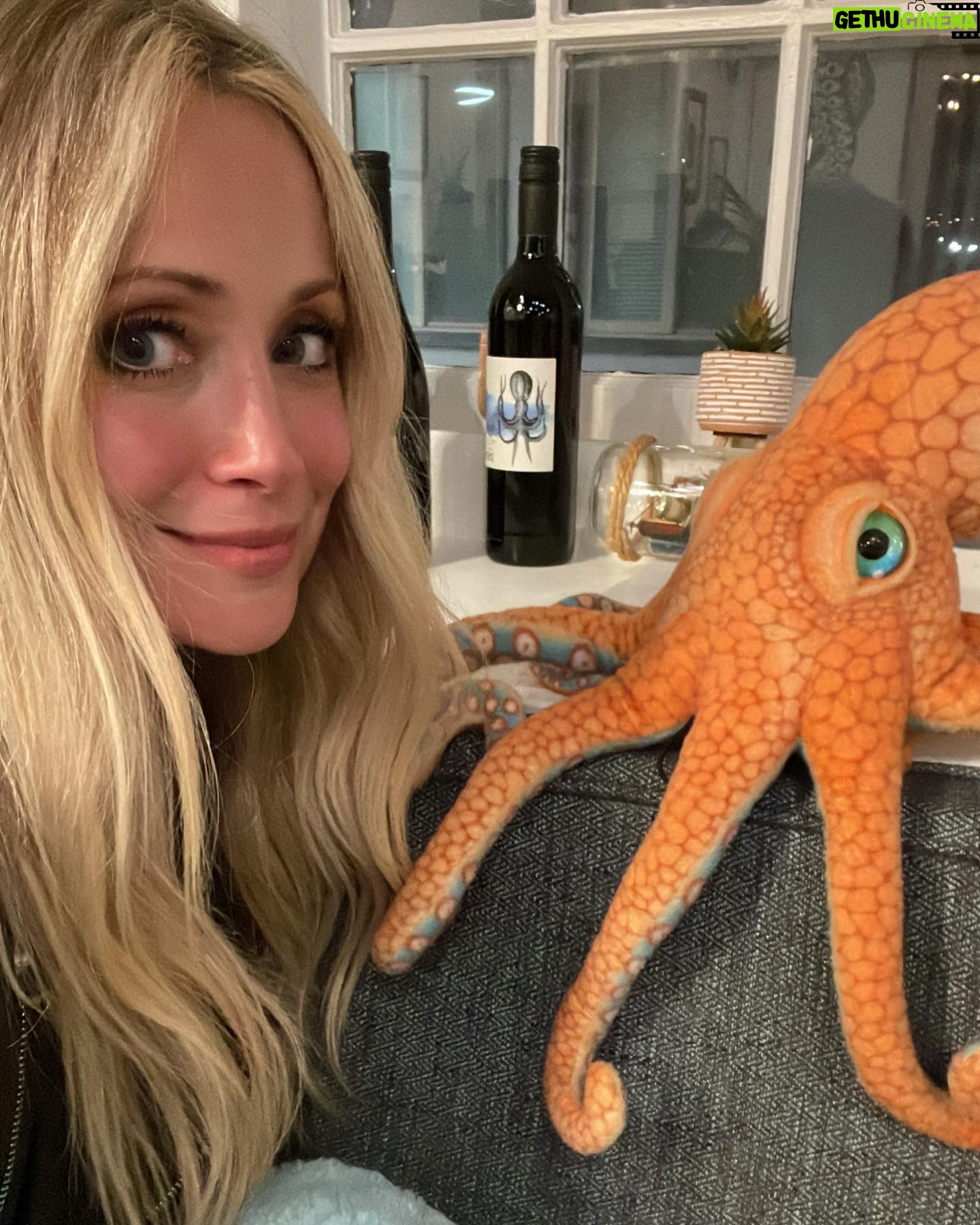 Emme Rylan Instagram - Fun night out at the @deepseawineventura! @sallyconwayactorlife should I crochet this guy a little octopus friend? ❤️💕