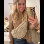 Emme Rylan Instagram - The PATTERN and tutorial is LIVE in my Etsy shop! Link is in my bio. ❤️ ⠀ Made a quick sling bag with #ilikebigyarn by @lionbrandyarn! I love this yarn so much that I’m looking for all ways to use it. 🙌#oversizedcrochet #cozyaccessories