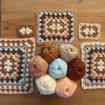 Emme Rylan Instagram - This color palette. 💞 #crochet #crochetinspiration ⠀ *************************************** The colors of @lionbrand yarn that I’m using- Starting with cream on the bottom left and moving clockwise- ⠀ Skein Tones- IVORY Basic Stitch- CLAY Skein Tones- HONEY Skein Tones- ALMOND Skein Tones- ADOBE Skein Tones- PEACHY The center is Basic Stitch- FROST *************************************** Pattern release next week! ❤️