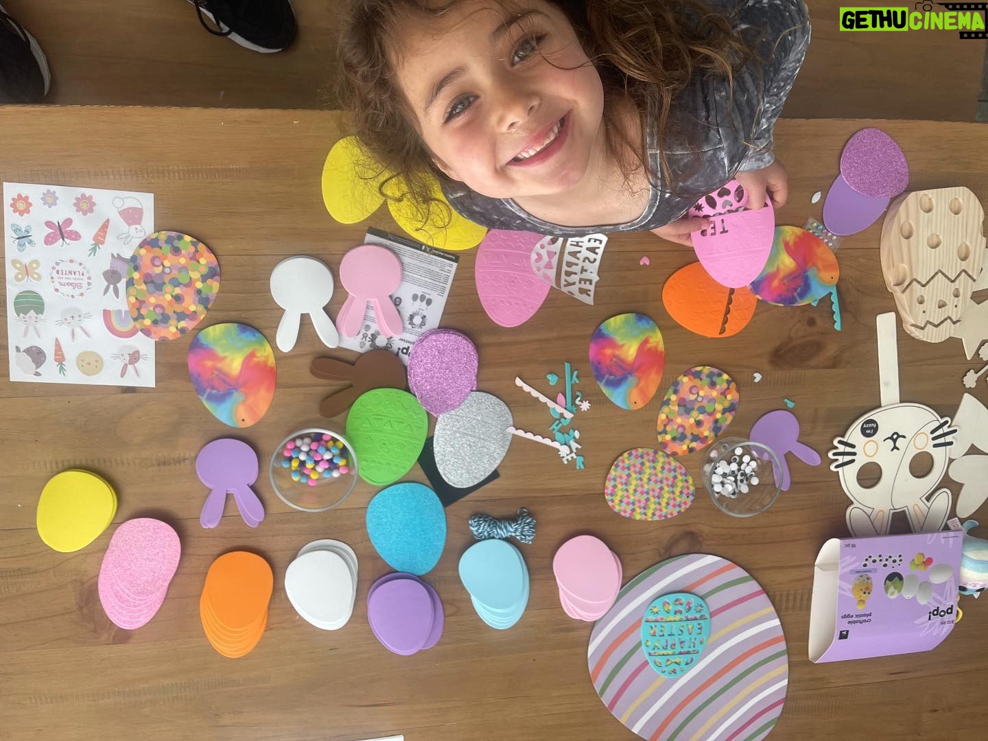 Emme Rylan Instagram - Easter crafts! #springbreak
