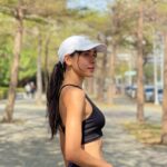 Emmie Reis Instagram – 過年回家例行公事，
就是跟菁英選手妹妹跑上個幾圈
@frogygirlz 

只是我幫她拍絕世美照，
但她不知道在拍什麼…
有黑臉、半張臉跟沒有臉的？

今日課表：
微間歇 75 min 完食。

*p.s. 奧運加油❤️‍🔥
I will always be there for ya!