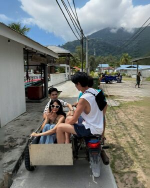 Emmie Reis Instagram - 頭髮好吃一直吃！🏝️

Ppl are so nice,
food is yum,
water is warm,
the beach is incredibly clear and beautiful 🤍

@tdbmalaysia 
@tdbsunbeach