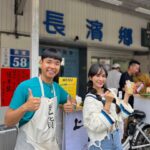 Emmie Reis Instagram - 上山下海開店啦！ 第一次做餐飲， 發現準備的前置作業跟一堆細節 還真的很花時間… 最後我發明了一個 海鹽浪奶蓋！🌊 有保力達B在裡面提香氣 （很酷吧秒殺完售！） 因為看到當地媽媽們， 早上八點就在那裡給我飲酒作樂 早餐配喝保力達B！ 超酷🤘🏻 今天的播出 是我們漂留台東長濱的第五天 有人說： 「長濱的土很黏。」 嗯，是真的！ #上山下海過一夜之漂留台灣 #待會晚間十點